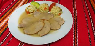 Свинско печено с гарнитура ориз и печен сос (450г)