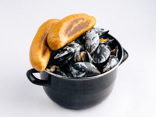 Казанок мідій у Вершковому соусі на компанію друзів (1000г)