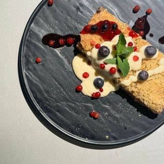 Placinta cu mere si sos de vanilie 270g