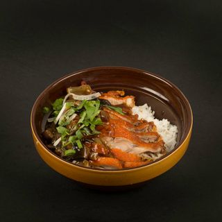 Vit sot tieu den - Rață cu sos piper negru și orez jasmine