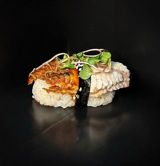 Суші з Вугром