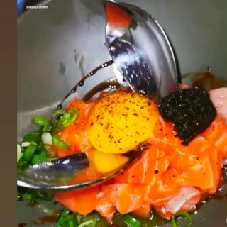 Tartar De Salmón Trufa Y Huevo