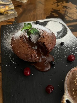 Шоколадный фондан с мороженым 