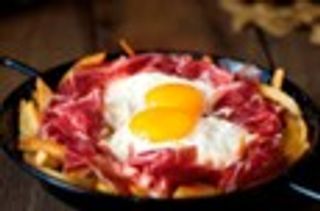 Ración De Huevos Rotos Con Jamón