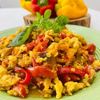 Peperoni e uova