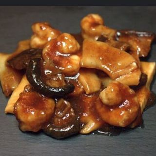 Plato De Gambas Con Bambú Y Setas