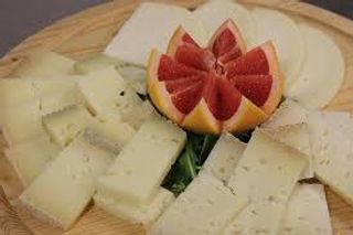 Tagliere di soli formaggi con piadina