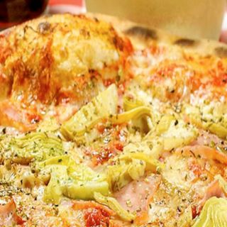 Salsa di pomodoro mozzarella carciofi 