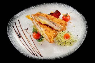 PIEPT DE PUI UMPLUT CU CASCAVAL, CIUPERCI SI BACON 300g