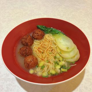 Ramen con albóndigas