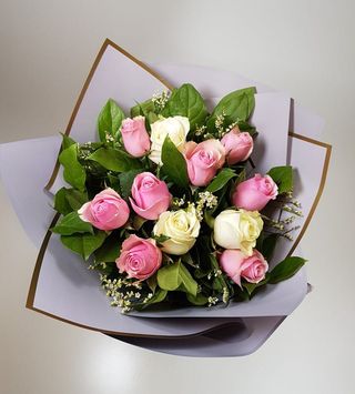Buchet trandafiri albi si roz