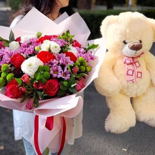 Bukiet kolorowych sezonowych  kwiatów +pluszowy Miś ,rozmiar L