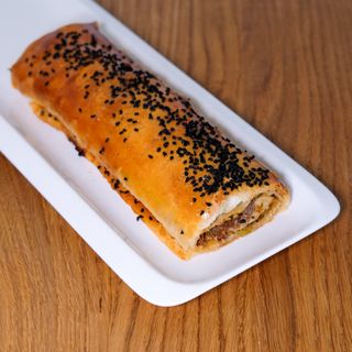 Borek z wołowiną 230-250g
