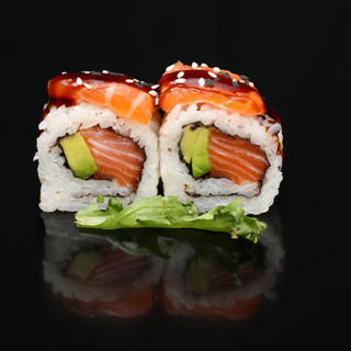 126. Rollo salmón plus(salmón aguacate y queso)(8uds)