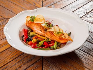 Філе лосося з овочами (300г)