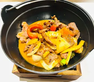 Ternera Con Curry Verde