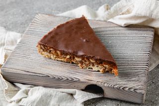 Snickers cake