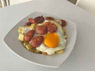Tapa De Huevos Rotos Con Chorizo