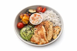 Grilowanym kurczakiem bowl