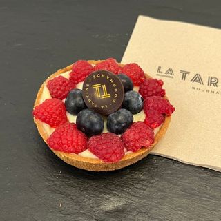 Tartaleta de fruta fresca con crema pastelera