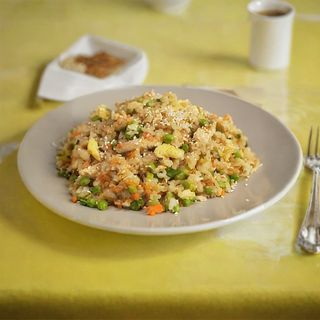 152. Пържен ориз със свинско и яйца (800г)