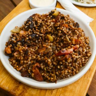 Boczek z śliwkami suszonymi