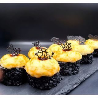 Рол запечений з вугрем (320г)