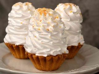 Корзинка з білковим кремом (1 psc)