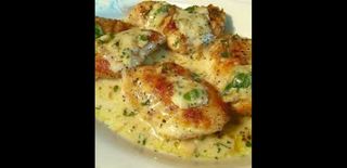 Пилешко Филе В Сос Четири Сирена И Задушени Броколи (350г)