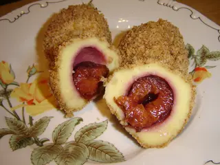 Knedle sa šljivama