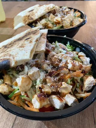 Salata Pui cu Lipie 