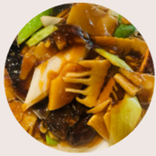 bambú y setas chinas salteadas