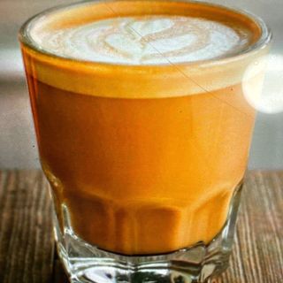 Café Con Leche Y Leche Corto (8 Oz.)