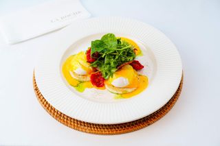 Poširana 3 jaja Benedict sa slaninom