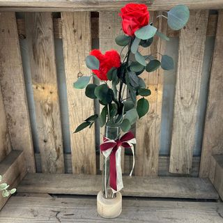 Rosa eterna con corazón