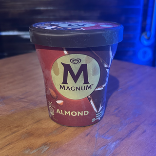 MAGNUM ALMOND