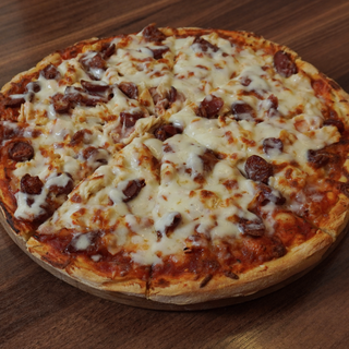 Піца чотири м'яса