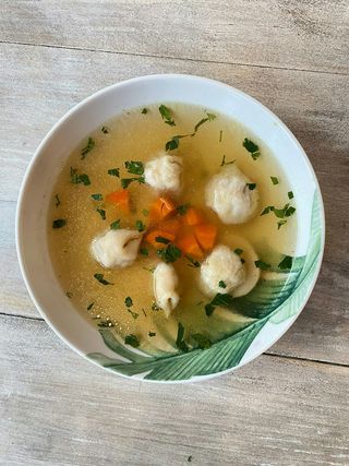 Rosół z mięsnymi kołdunami