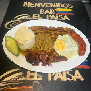 Bandeja Paisa Colombiana