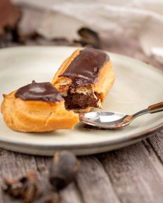 Eclair de chocolate