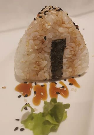 338.Onighiri salmone cotto 1 pezzo