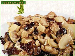 Пържен бамбук с три вида китайски гъби