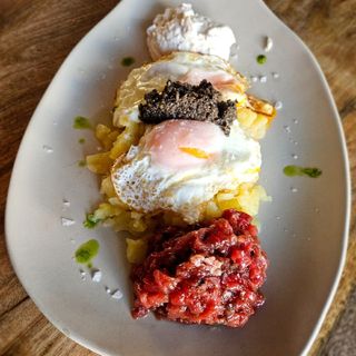 Patatas Confitadas con Huevos y atún