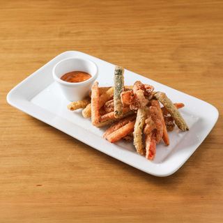 Tempura de verdures amb salsa romesco