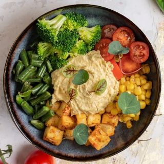 Боул с хумусом