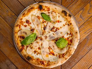 Піца з грушею та горгонзолою (450г)