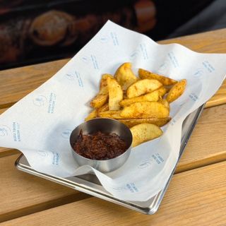 Картопляні дольки у фритюрі