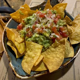 Nachos De Guacamole Y Pico De Gallo