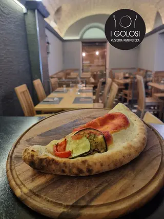 ● Pizza Calzone Vegetariano