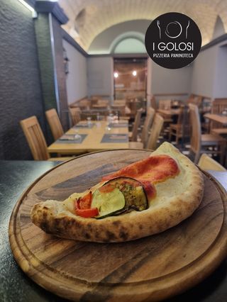 ● Pizza Calzone Vegetariano